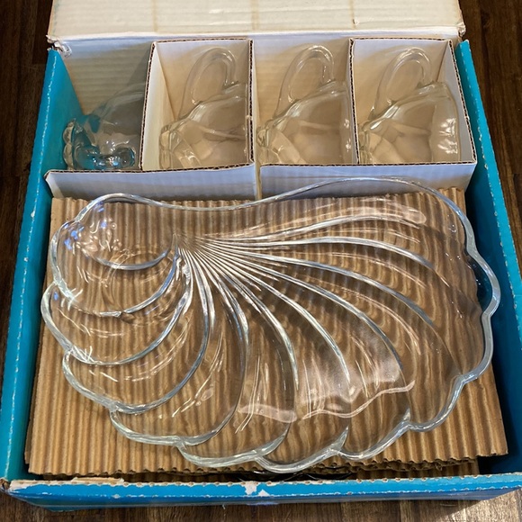 Seashell Snack Set - Picture 2 of 4